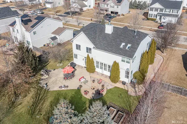 856 Parkside LN, Yorkville, IL 60560