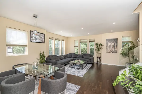 226 W Hyde ST #8-4, Arlington Heights, IL 60005