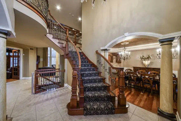 1004 Sylvan CIR, Naperville, IL 60540