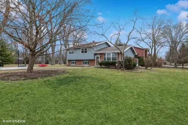 30 W Stonegate DR, Prospect Heights, IL 60070