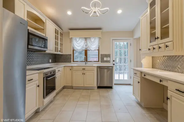 30 W Stonegate DR, Prospect Heights, IL 60070