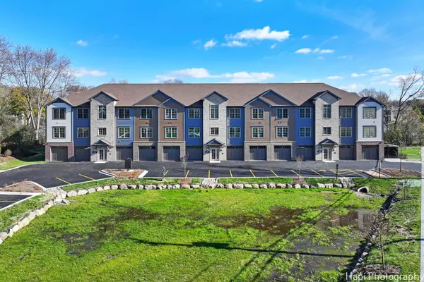 319 S Glendale AVE #206, Barrington, IL 60010