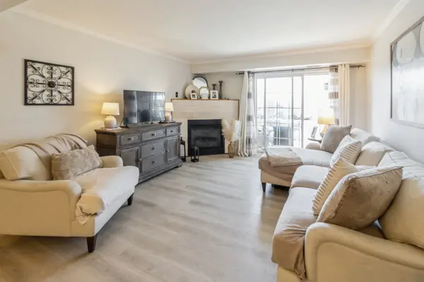 1531 N Windsor DR #312, Arlington Heights, IL 60004