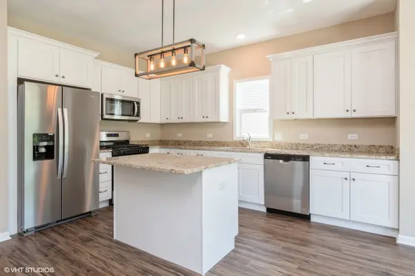811 Alexandra LN, Yorkville, IL 60560