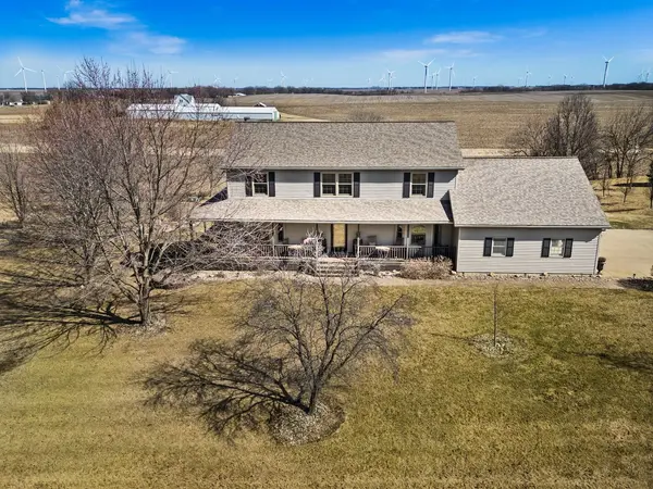 22377 Sangamon DR, Carlock, IL 61725