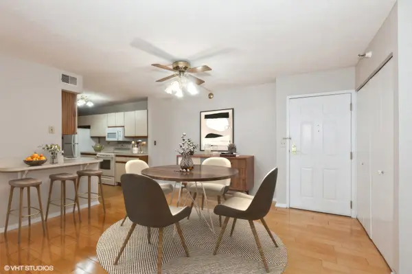 511 Aurora AVE #209, Naperville, IL 60540