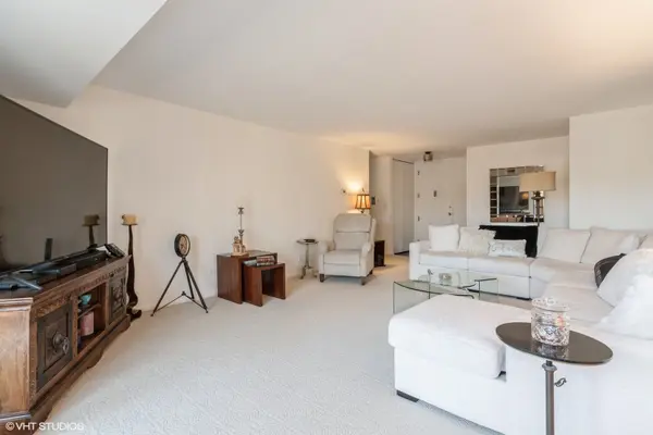 2500 Talcott RD #205, Park Ridge, IL 60068