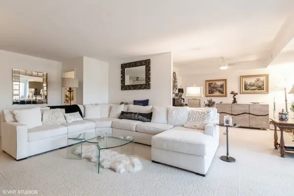 2500 Talcott RD #205, Park Ridge, IL 60068