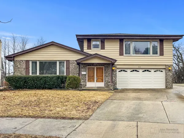 833 W Heritage DR, Addison, IL 60101