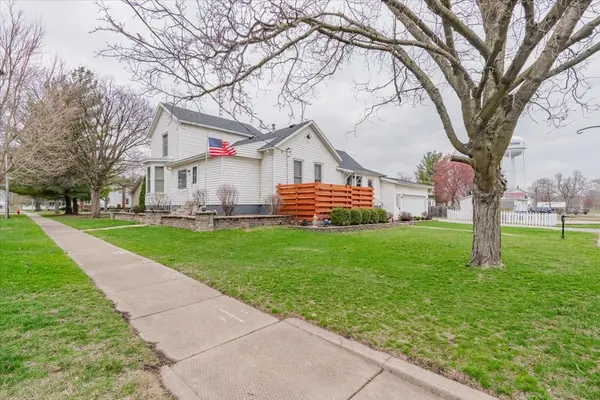 409 E Cemetery ST, Chenoa, IL 61726