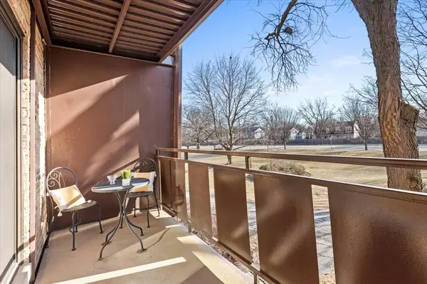 2604 N Windsor DR #209, Arlington Heights, IL 60004