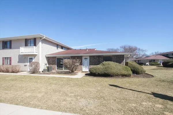 1321 FORESTDALE CT #1321, Schaumburg, IL 60193