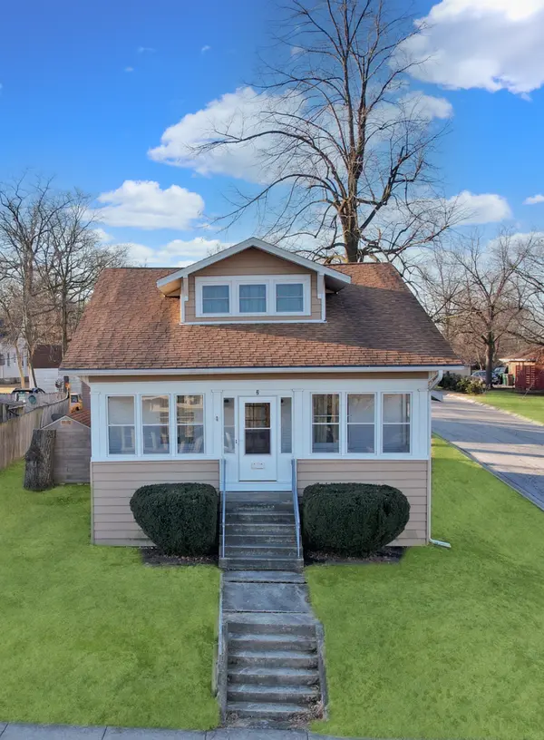 2 E Custer ST, Lemont, IL 60439