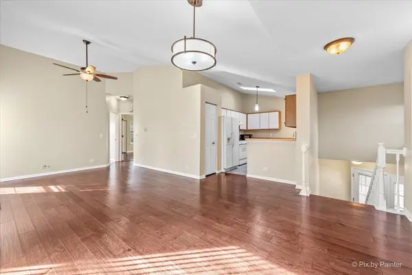 720 Shady Oaks CT #720, Elgin, IL 60120