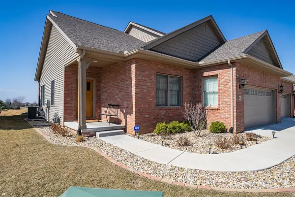 21 Saint Ivans CIR,  Bloomington,  IL 61705