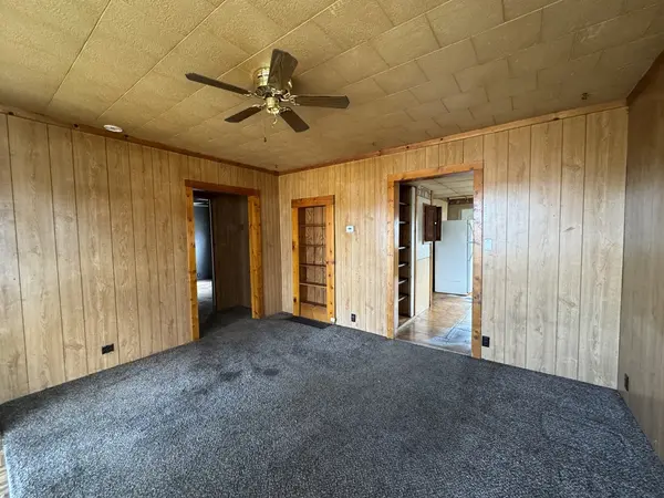 944 E Walnut ST, Canton, IL 61520