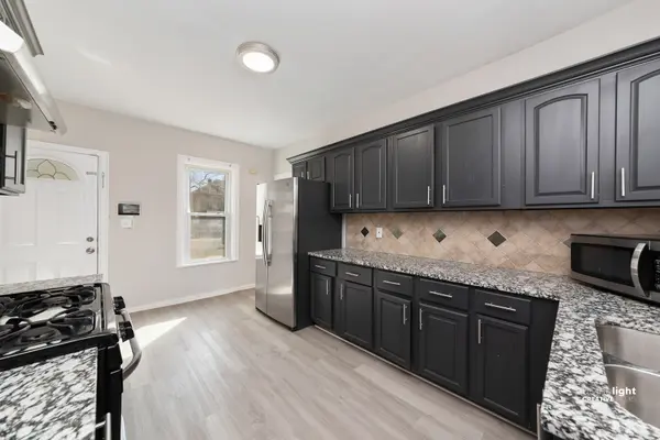 742 E Downer PL, Aurora, IL 60505