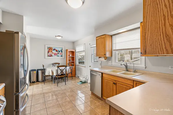 1132 Cambridge DR, Buffalo Grove, IL 60089