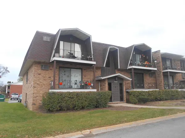 1439 Carriage LN,  Westmont,  IL 60559