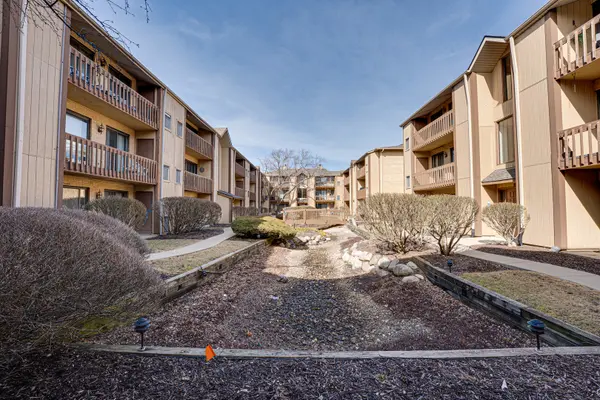 115 Olesen DR #1I, Naperville, IL 60540
