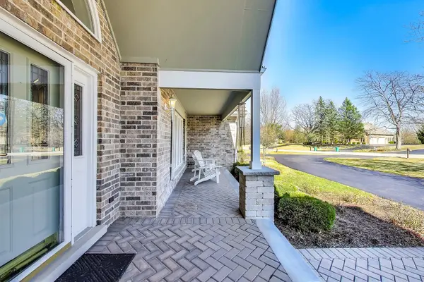 13 Greenbriar LN, Hawthorn Woods, IL 60047