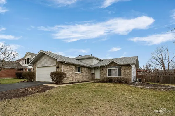 611 Woodchuck TRL, Oswego, IL 60543