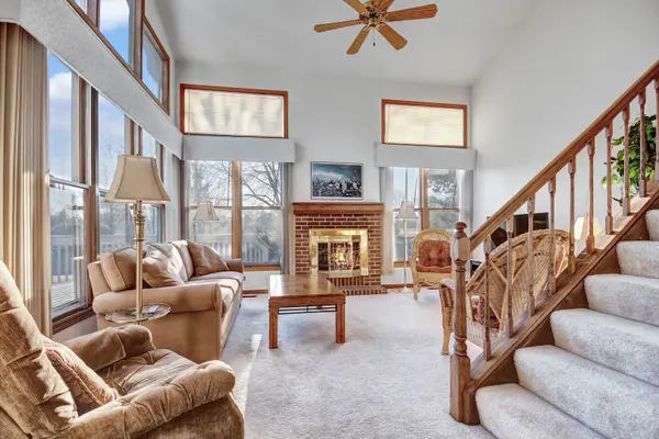 1138 Tennyson LN, Naperville, IL 60540