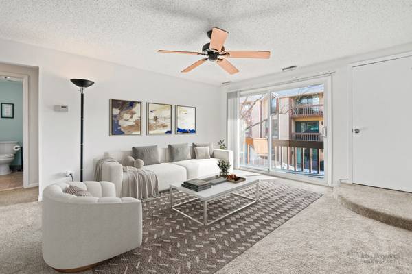 115 Olesen DR #2I, Naperville, IL 60540
