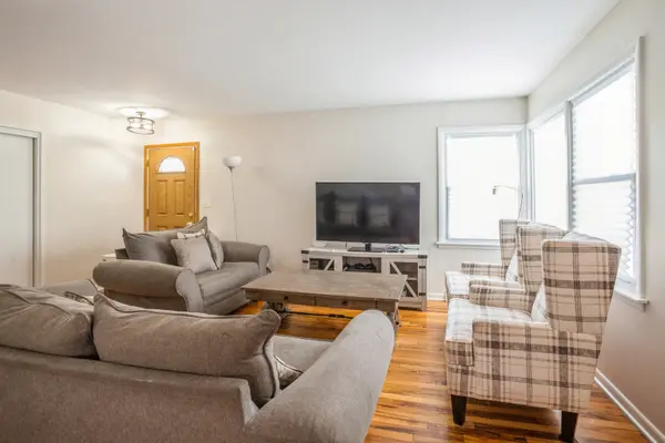 4 E White Oak ST, Arlington Heights, IL 60005