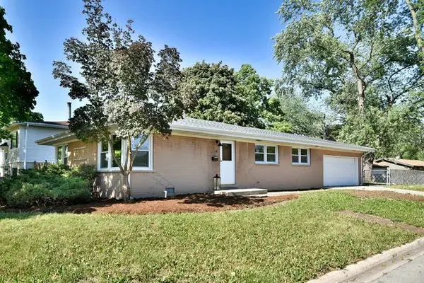 4 E White Oak ST, Arlington Heights, IL 60005