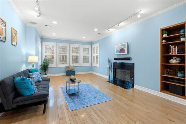 2451 W Foster AVE #1, Chicago, IL 60625