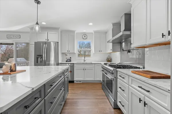 105 WALLACE ST, Bartlett, IL 60103