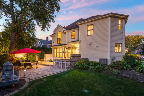 655 SUNSET DR, Naperville, IL 60540