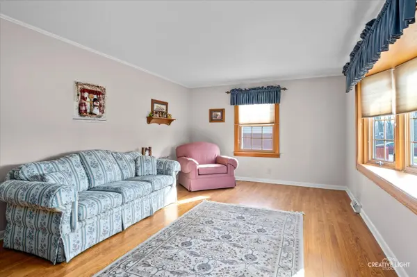 305 Hillside PL, North Aurora, IL 60542