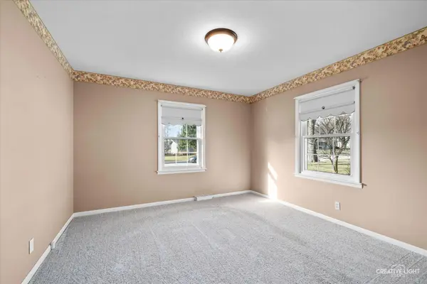 305 Hillside PL North Aurora, IL 60542