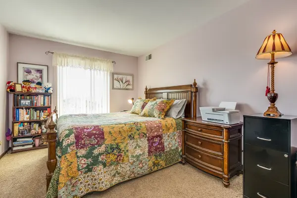 5840 W 104th ST #305 Oak Lawn, IL 60453