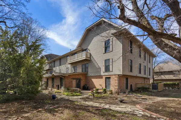 909 Cheshire DR #B, Champaign, IL 61821