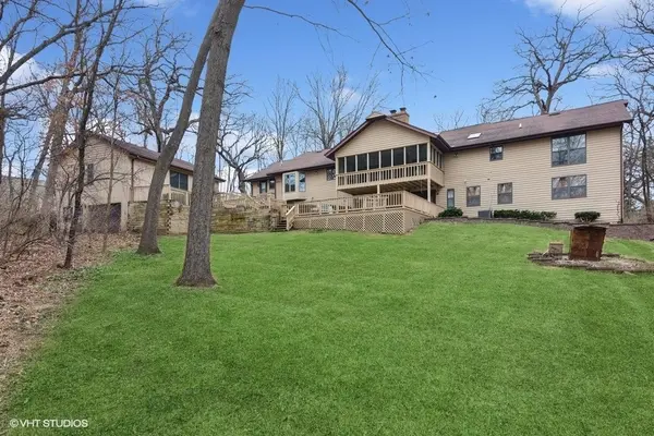 39W165 Red Cloud LN, Elgin, IL 60124