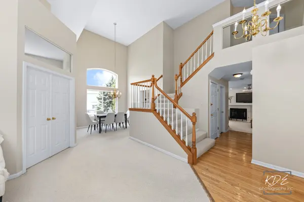 691 Wintergreen CIR, Naperville, IL 60540