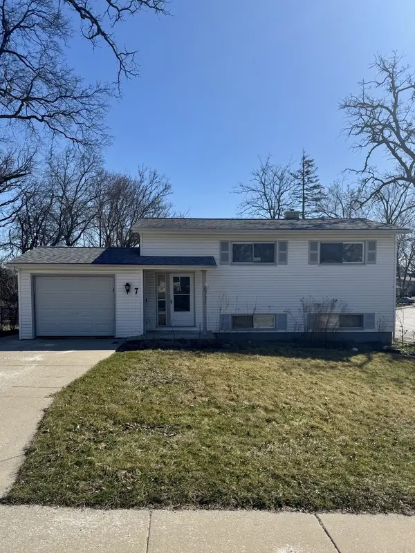 7 Timber TRL, Streamwood, IL 60107
