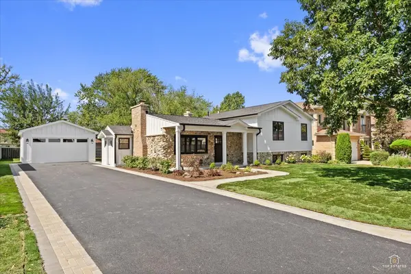 14 N Marcella RD, Mount Prospect, IL 60056