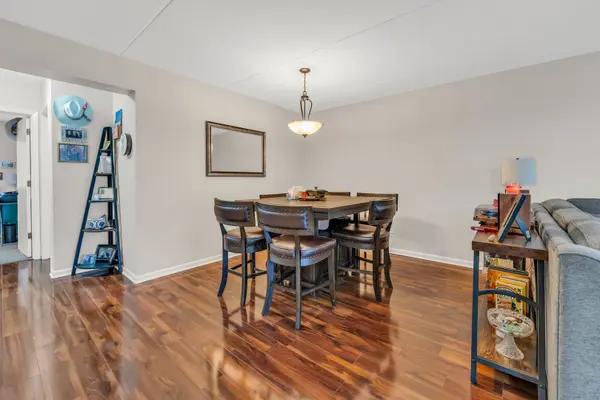 5330 Waterbury LN #1103A, Crestwood, IL 60418