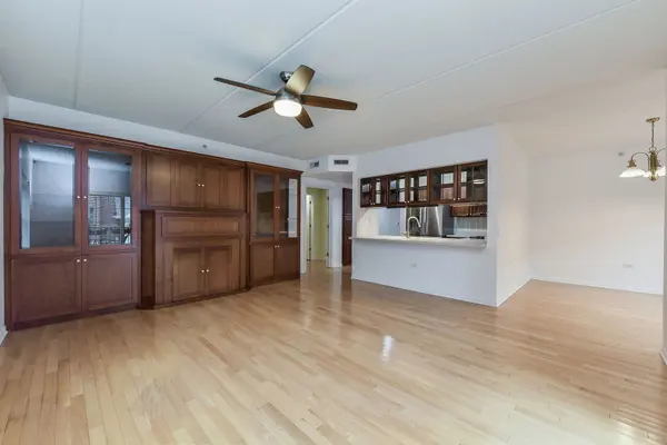 210 N Addison AVE #206, Elmhurst, IL 60126