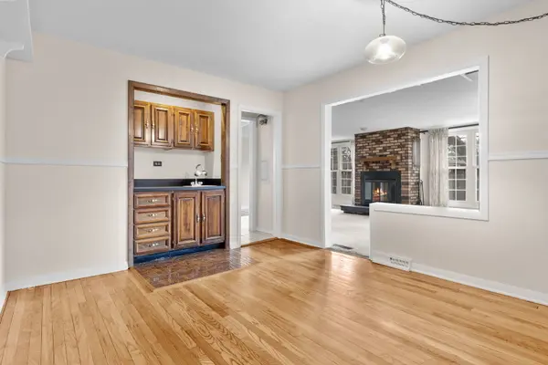 229 Terry LN, Villa Park, IL 60181
