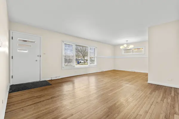 229 Terry LN, Villa Park, IL 60181