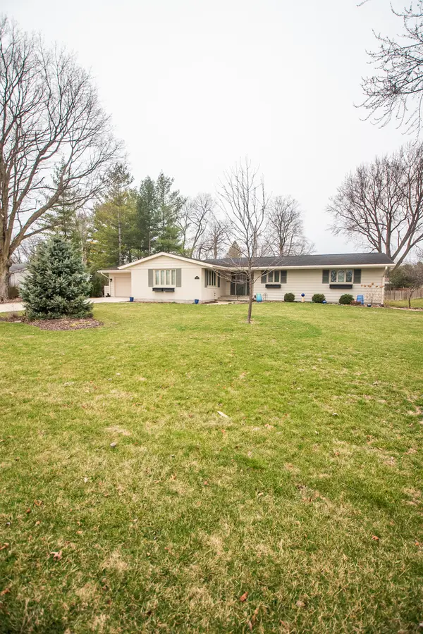 1401 Eustace DR, Dixon, IL 61021