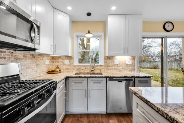145 Old Mill Grove RD, Lake Zurich, IL 60047