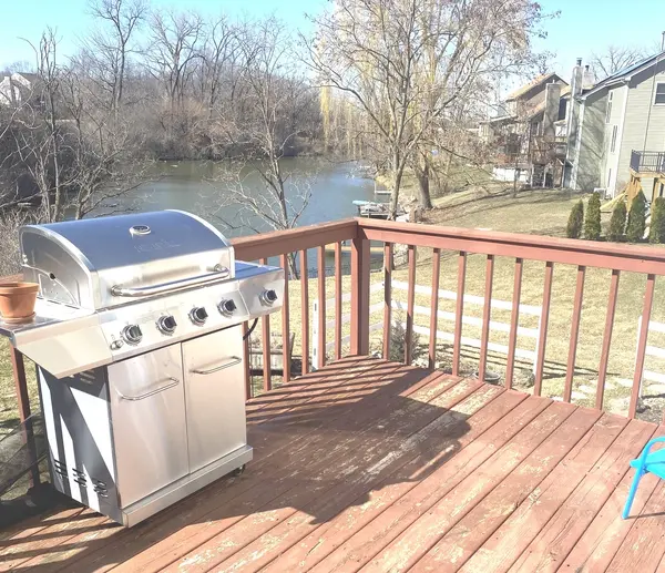 1294 Edgewater LN, Antioch, IL 60002