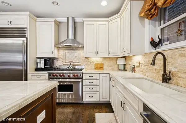 1346 W Addison AVE #1E, Chicago, IL 60613