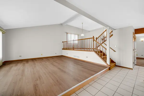 2199 W Cimarron WAY, Addison, IL 60101